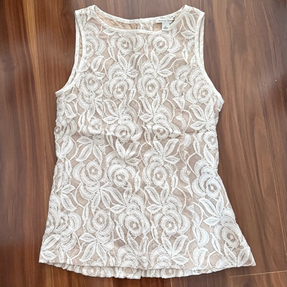 Banana Republic Floral Lace Sleeveless Blouse - Picture 2 of 4